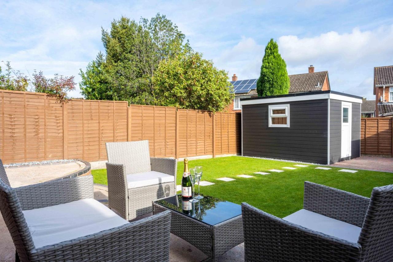 The Oaklands - Luxury Spacious 6-Bed, Near Solihull, Birmingham City, Jlr, Nec, Airport, Resorts World, Hs2 Eksteriør billede