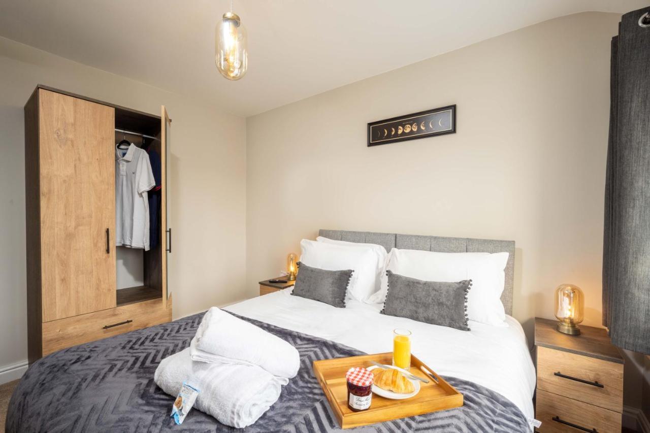 The Oaklands - Luxury Spacious 6-Bed, Near Solihull, Birmingham City, Jlr, Nec, Airport, Resorts World, Hs2 Eksteriør billede