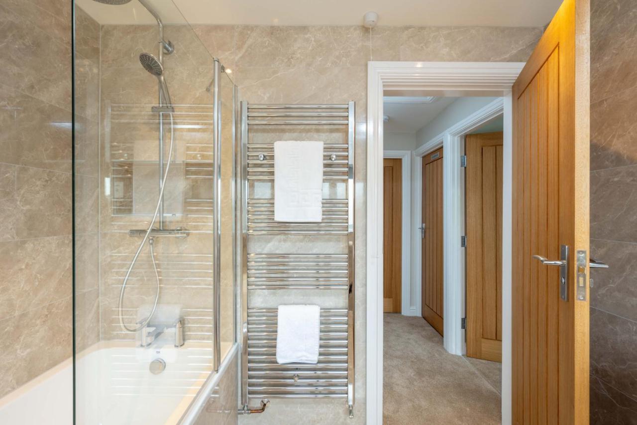 The Oaklands - Luxury Spacious 6-Bed, Near Solihull, Birmingham City, Jlr, Nec, Airport, Resorts World, Hs2 Eksteriør billede