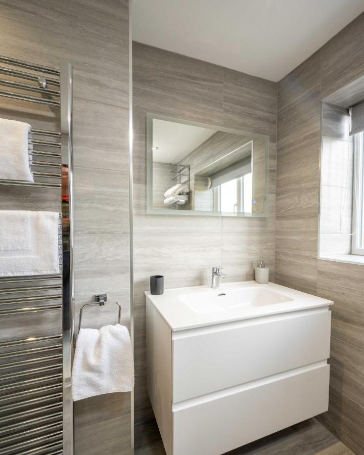 The Oaklands - Luxury Spacious 6-Bed, Near Solihull, Birmingham City, Jlr, Nec, Airport, Resorts World, Hs2 Eksteriør billede