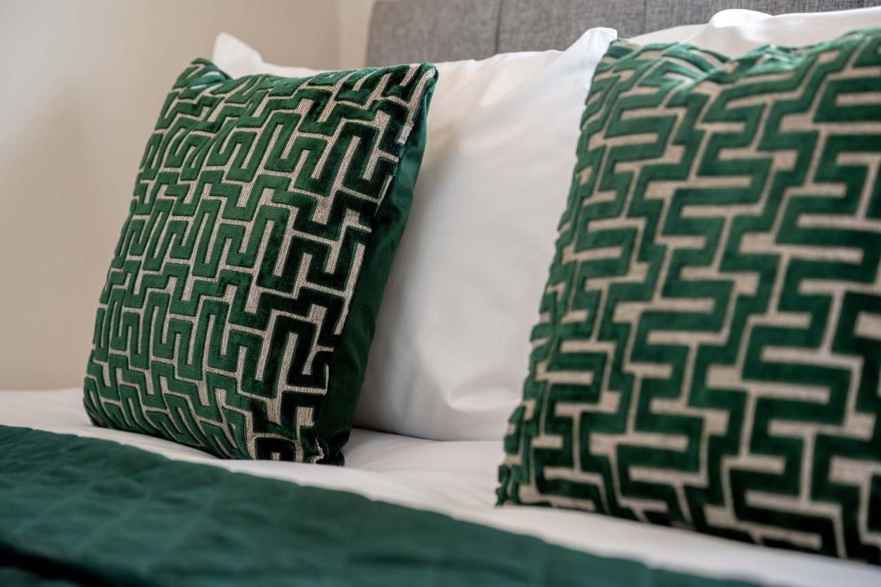 The Oaklands - Luxury Spacious 6-Bed, Near Solihull, Birmingham City, Jlr, Nec, Airport, Resorts World, Hs2 Eksteriør billede