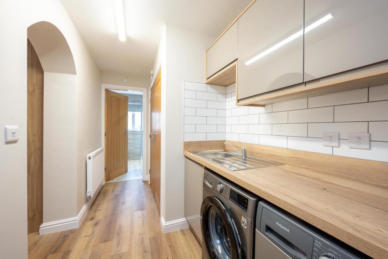 The Oaklands - Luxury Spacious 6-Bed, Near Solihull, Birmingham City, Jlr, Nec, Airport, Resorts World, Hs2 Eksteriør billede